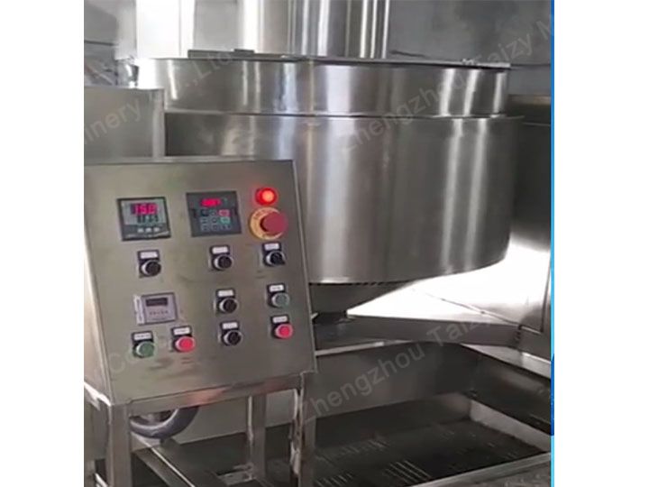 Máquina industrial para hacer palomitas de maíz.