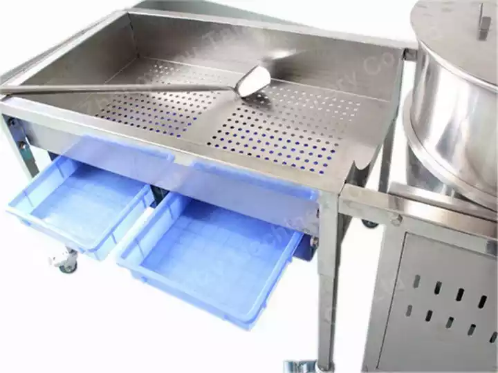 Popcorn Making Machine 5 Blue oil catch buckets