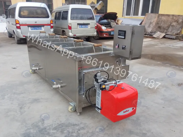 Gas-heated four-basket batch fryer machine